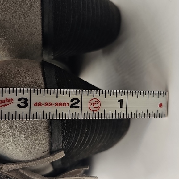 Sam Edelman Louie Fringe Suede Booties. Size 7 - Picture 3 of 9